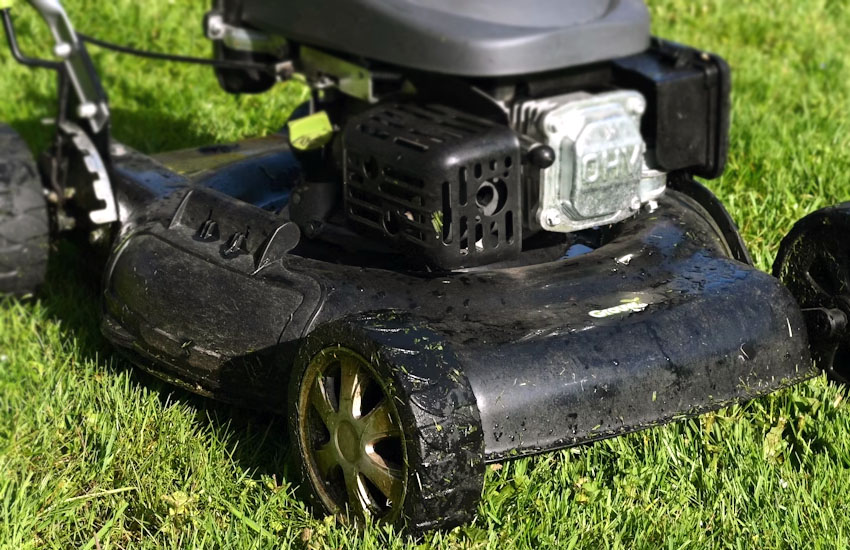 How to Clean a Lawn Mower Fuel Filter