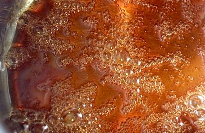 How to Clean Burnt Sugar from Your Pan